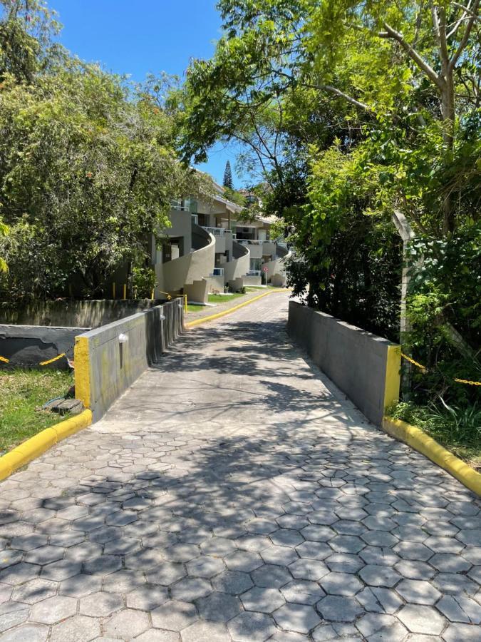 Apto Em Condominio No Centro De Bombinhas, Proximo Da Praia Экстерьер фото
