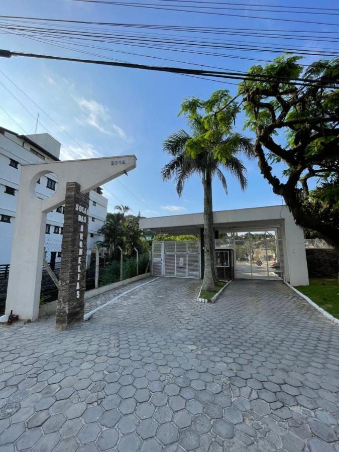 Apto Em Condominio No Centro De Bombinhas, Proximo Da Praia Экстерьер фото